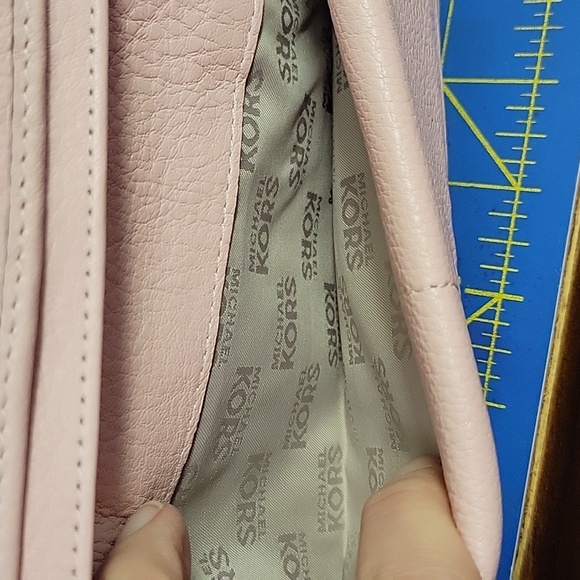 Michael Kors Pink Clutch Wristlet with Metallic Logo 13x4x1 Preloved - Picture 12 of 12